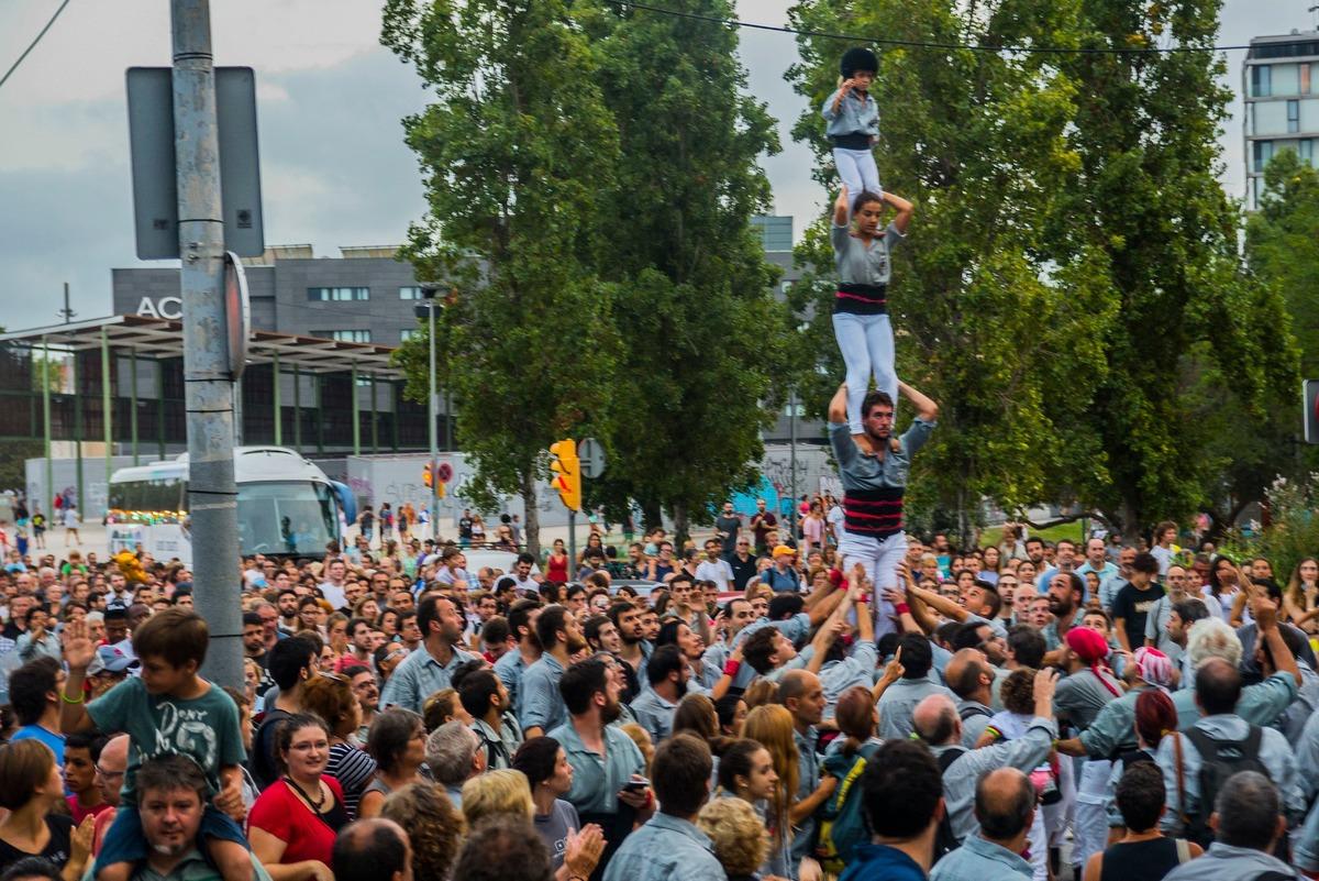 Bu festival &ccedil;ok başka! İnsanlardan kule yaptılar