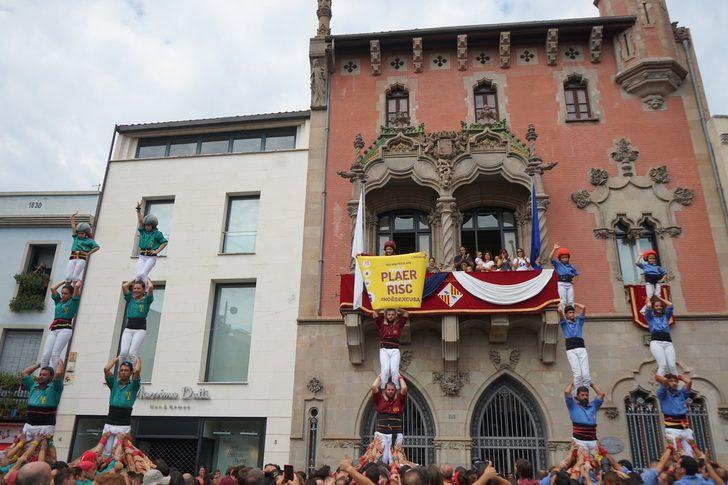Bu festival çok başka! İnsanlardan kule yaptılar G2