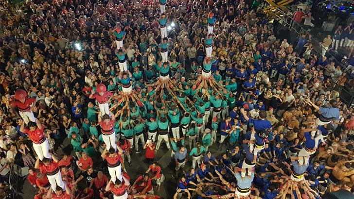 Bu festival çok başka! İnsanlardan kule yaptılar G5