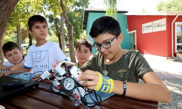 “Çocuk Teknoloji Evi” yeni öğrencilerini bekliyor