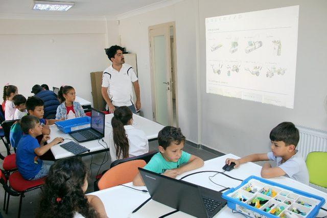 “Çocuk Teknoloji Evi” yeni öğrencilerini bekliyor