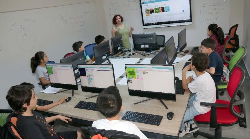 “Çocuk Teknoloji Evi” yeni öğrencilerini bekliyor