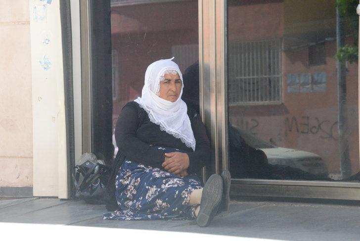 Diyarbakır'da HDP önünde oturma eylemi G1