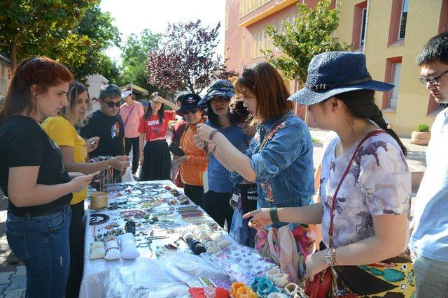 Çinli turist kafilesi, Kırşehir’de yöresel düğüne katılıp, Türk yemeklerini tattı