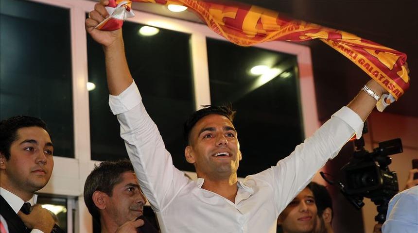 Galatasaray'dan yeni transferler için imza töreni