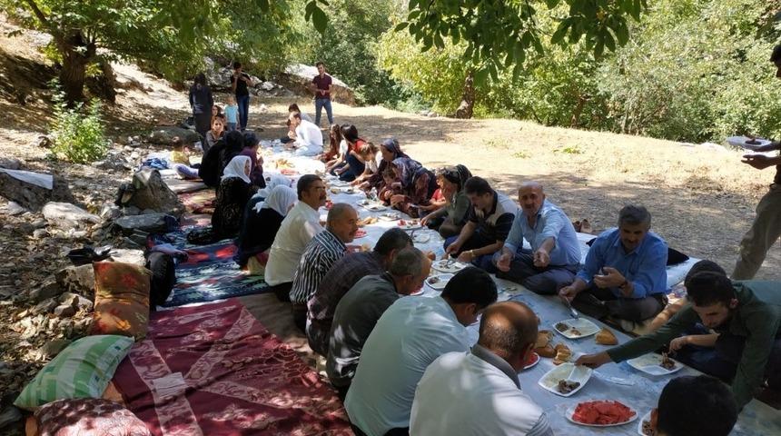 Y&uuml;ksekova Dağlıca&rsquo;da 400 kişilik piknik keyfi