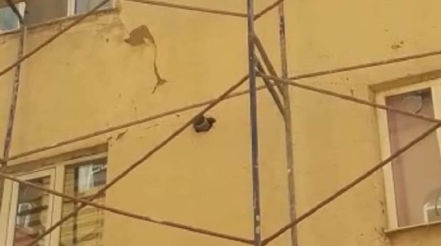 G&uuml;venlik &ouml;nlemi almadan iskeleye &ccedil;ıkan iş&ccedil;iler korkuttu