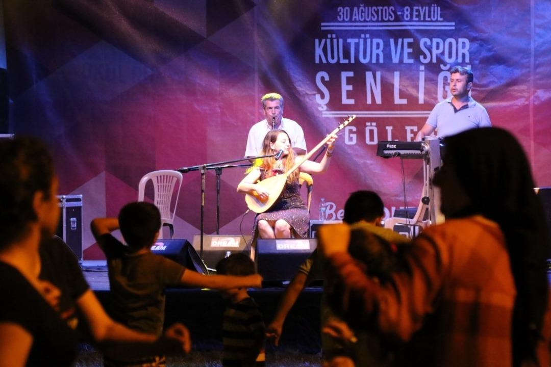 Akhisar&rsquo;da G&ouml;rdesliler&rsquo;den renkli bir gece