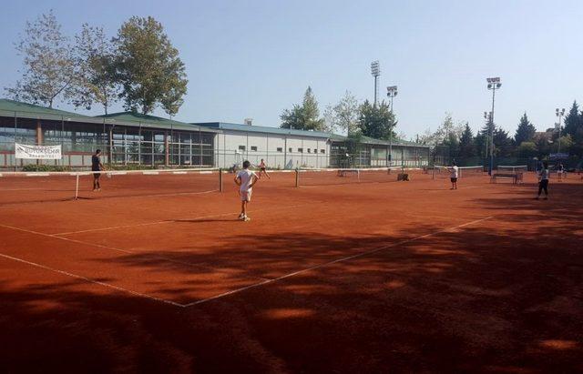 Mersin Büyükşehir Belediyesi Tenis Kulübünde antrenmanlar başladı