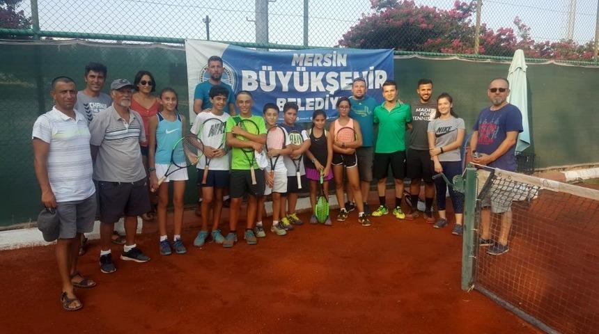 Mersin B&uuml;y&uuml;kşehir Belediyesi Tenis Kul&uuml;b&uuml;nde antrenmanlar başladı