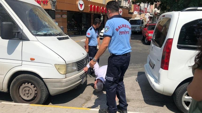 Ara&ccedil; motoruna giren kedi kurtarıldı