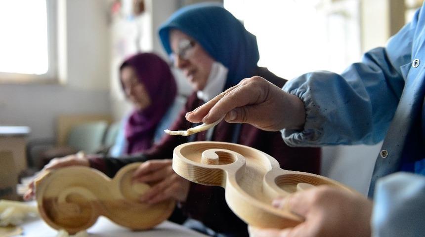 Ankara B&uuml;y&uuml;kşehir Belediyesi, kadınların &uuml;retime katkısını sağlamak amacıyla eğitimlere devam ediyor