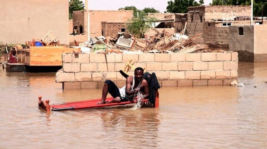 O ülkeyi sel vurdu: 78 ölü, 100 yaralı