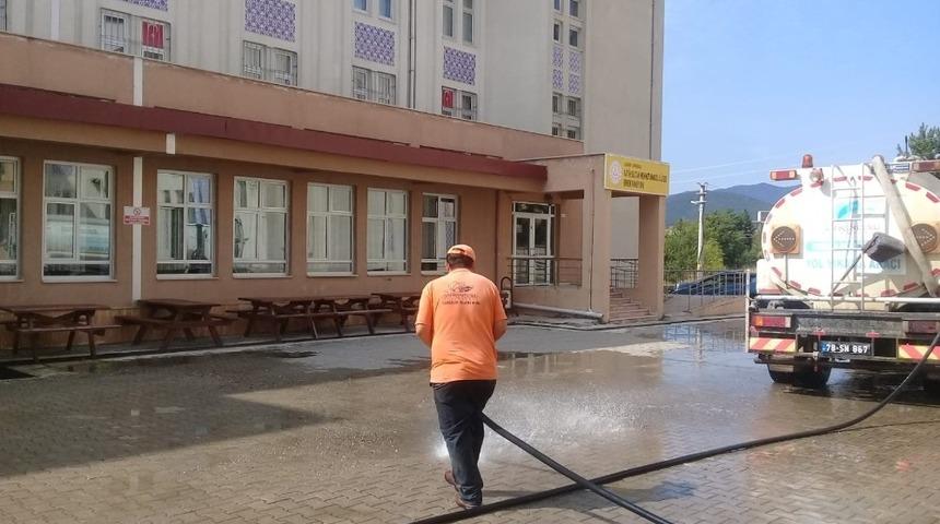 Safranbolu&rsquo;da okul bah&ccedil;elerinde temizlik