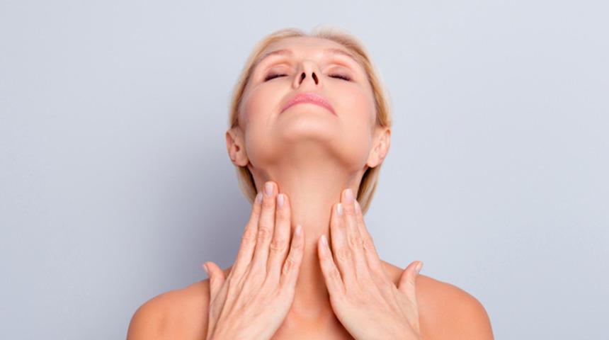 Eller ve dekolte bakımını ihmal etmeyin