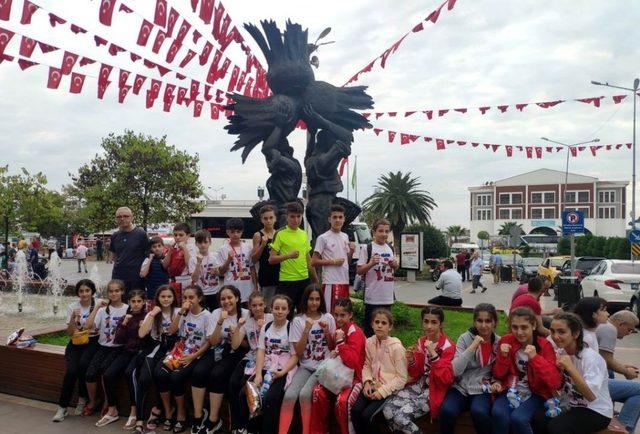 İlkadımlı sporcular Kick Boks turnuvasına damga vurdu