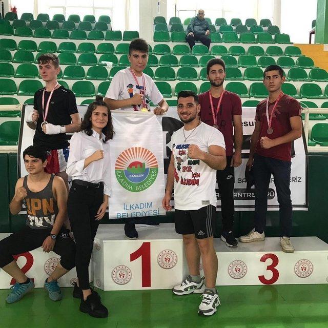 İlkadımlı sporcular Kick Boks turnuvasına damga vurdu