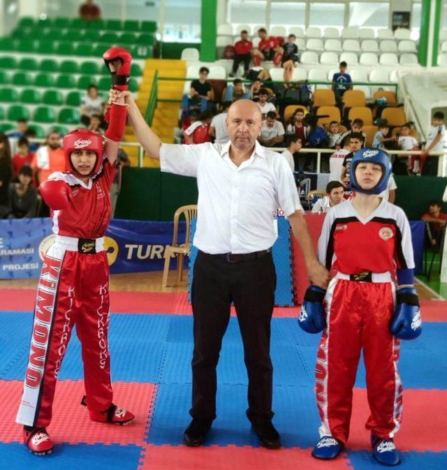 İlkadımlı sporcular Kick Boks turnuvasına damga vurdu