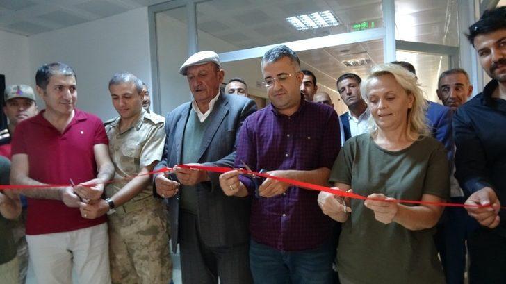Ev hanımları güçlerini birleştirdi, Mehmetçik için karakola kütüphane kurdu G2