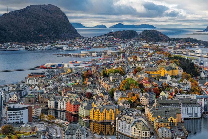 Norveç hükümetinde 'gizli İslamlaşma' krizi