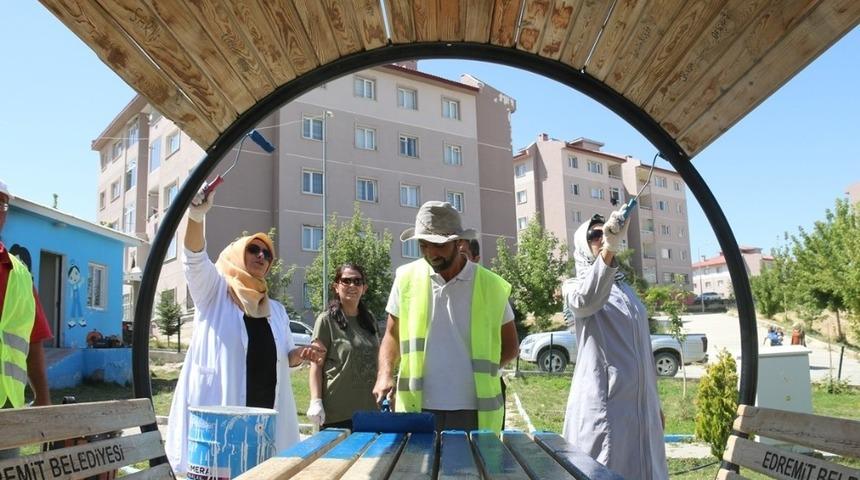 Edremit&rsquo;te banklara kadın eli değdi