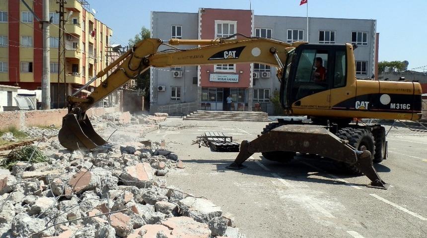 Akdeniz Belediyesi&rsquo;nin okul ve ibadethalerdeki bakım ve onarım &ccedil;alışmaları s&uuml;r&uuml;yor