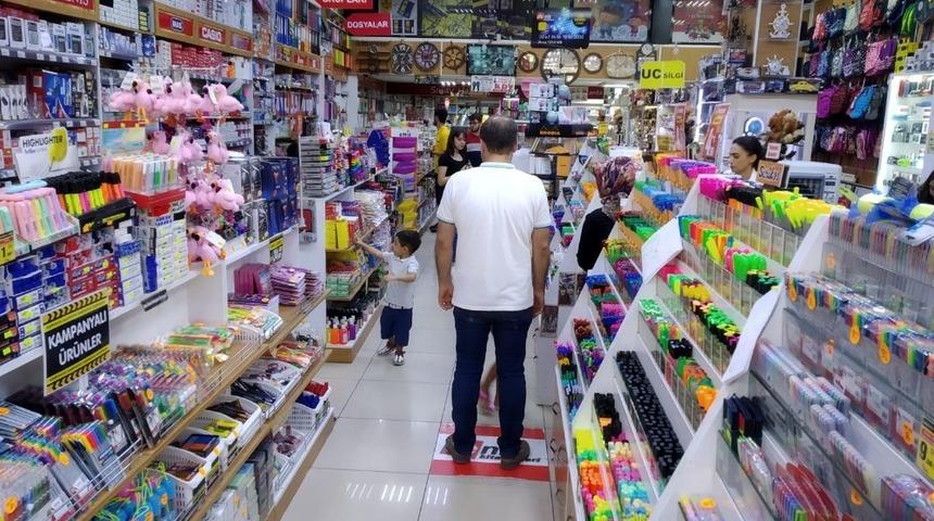 Kırtasiyecilerde alışveriş yoğunluğu