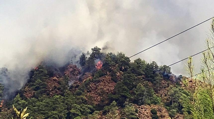 Marmaris orman yangınına m&uuml;dahale s&uuml;r&uuml;yor