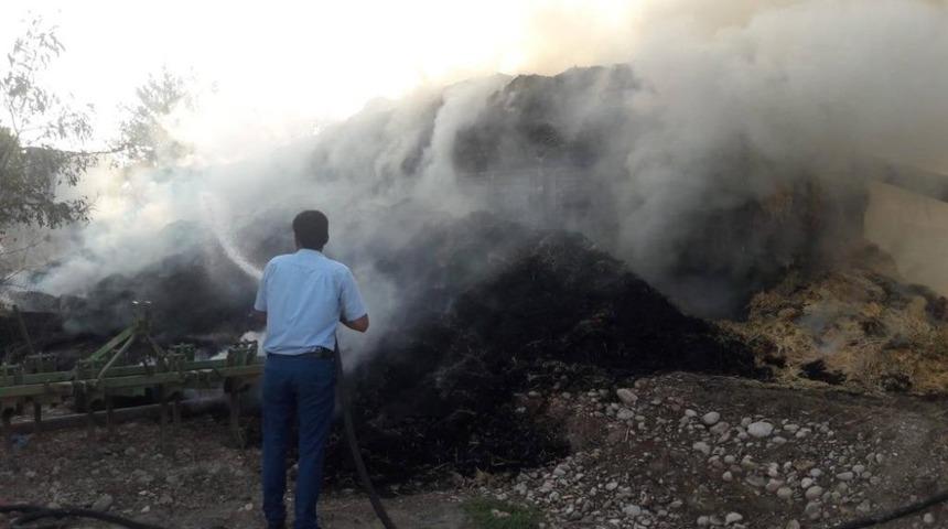 Saman y&uuml;kl&uuml; tırda yangın