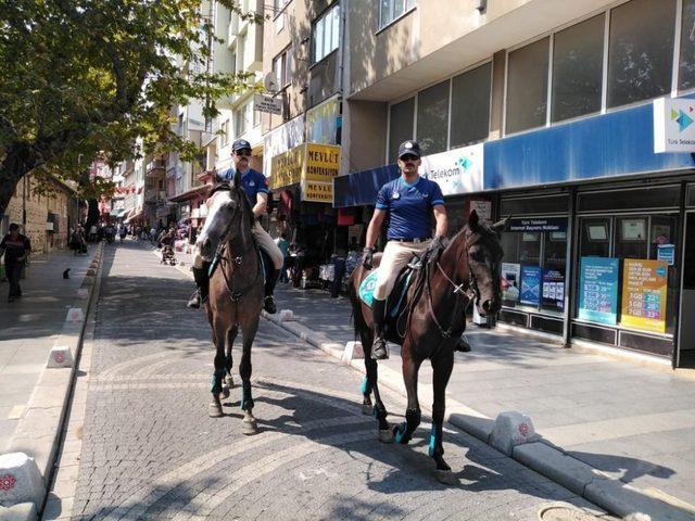 Karesi’nin atlı zabıtalarına ilgi büyük