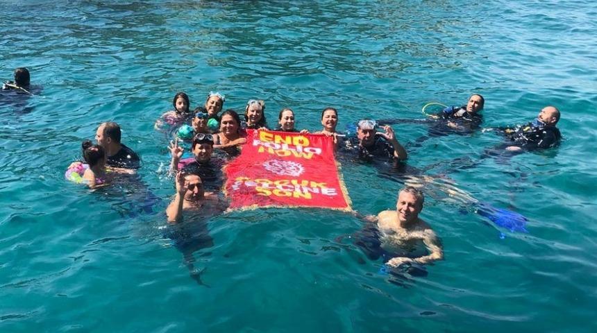 Silifke Rotary Kul&uuml;b&uuml; &uuml;yeleri, &ccedil;ocuk felcine dikkat &ccedil;ekmek i&ccedil;in dalış yaptı