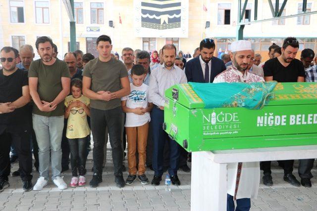 Eşi tarafından öldürülen 5 çocuk annesi kadın son yolculuğuna uğurlandı