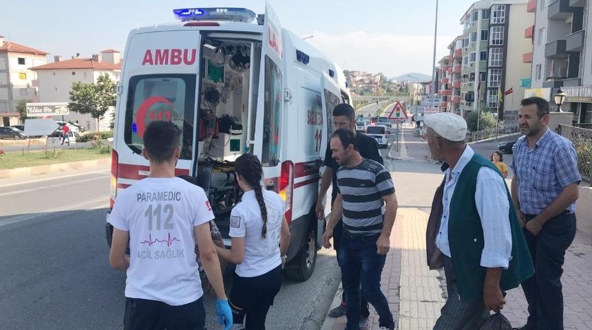 Bisiklet yayaya &ccedil;arptı: 2 yaralı