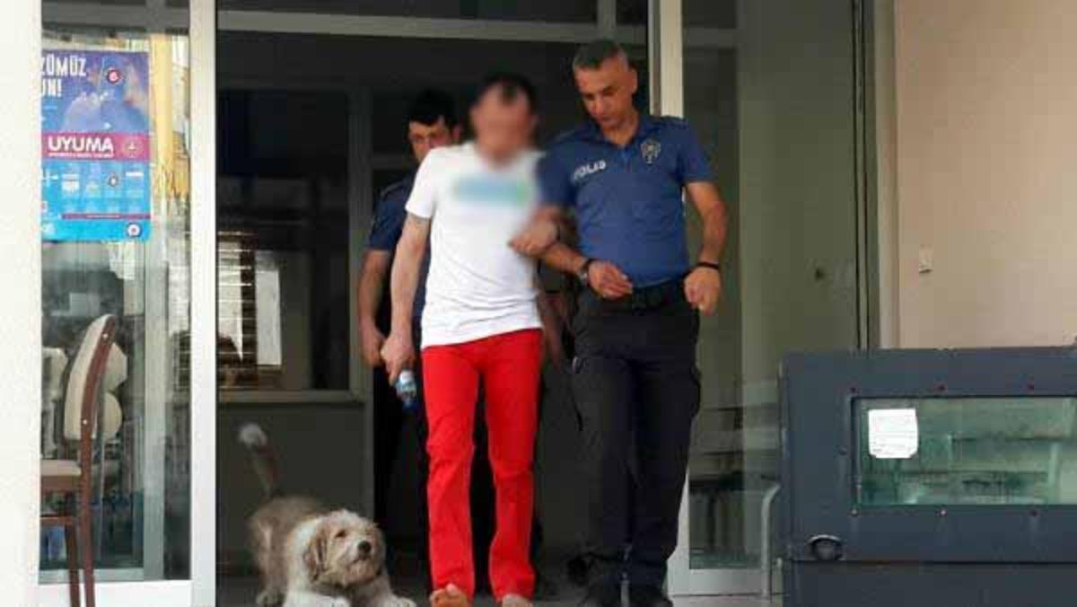 Sosyal medyada yayınlamak i&ccedil;in sokakta i&ccedil; &ccedil;amaşırıyla gezdi