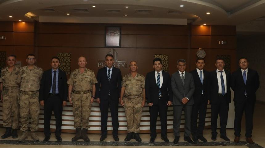 Vali &Ccedil;ağatay, Tuğgeneral Demir&rsquo;in veda yemeğine katıldı