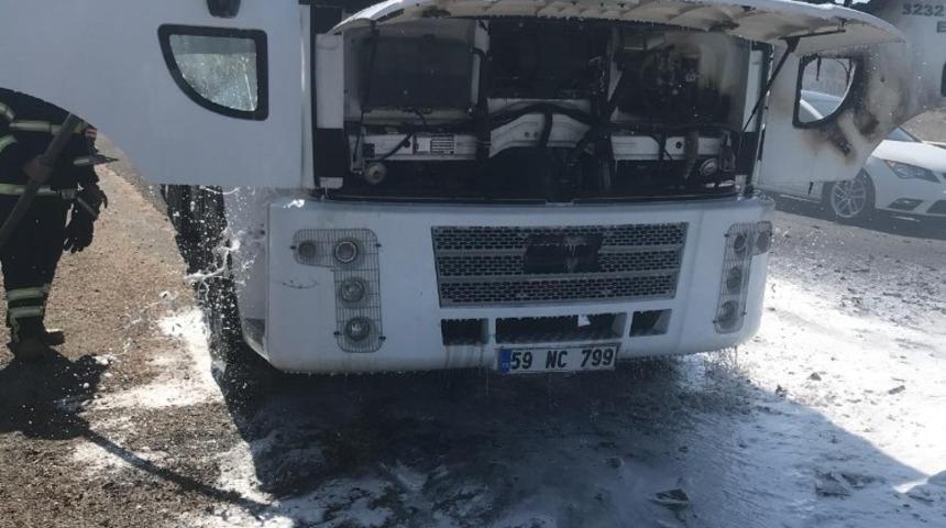 Tekirdağ&rsquo;da seyir halindeki kamyon alev alev yandı