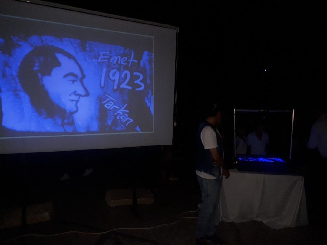 K&uuml;tahya&rsquo;da &rsquo;Cevizdere Zaferi&rsquo;nden 15 Temmuz&rsquo;a kum sanatı g&ouml;sterisi