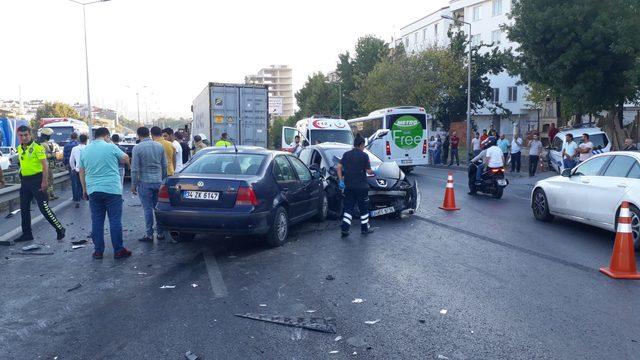 TEM Bağlantı Yolunda zincirleme kaza: 1'i ağır, 4 yaralı (1)