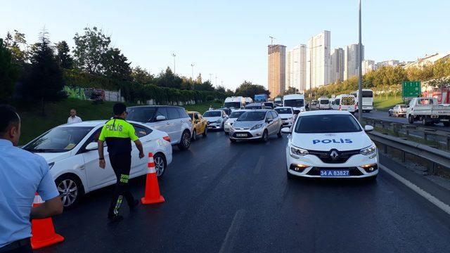 TEM Bağlantı Yolunda zincirleme kaza: 1'i ağır, 4 yaralı (1)