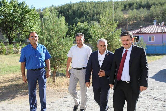 Vali Arslantaş, Erzincan’ın turizm beldelerinden Çağlayan ve Mollaköy’de incelemelerde bulundu