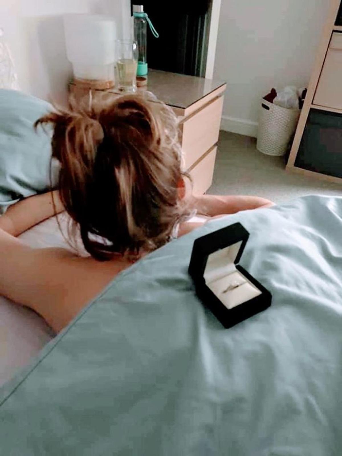 Evlilik teklifinin b&ouml;ylesi: 'Bir anda aklıma geldi!'