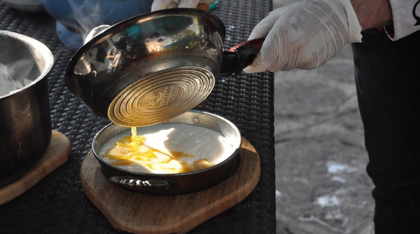 Trabzon kuymağına rakip kakışlı kuymak