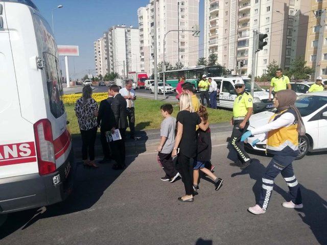 Kayseri’de öğrenci servisi ile otomobil çarpıştı: 4 yaralı