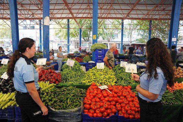 Seferihisar’da kadın zabıtalar sayesinde çarşı pazar daha huzurlu