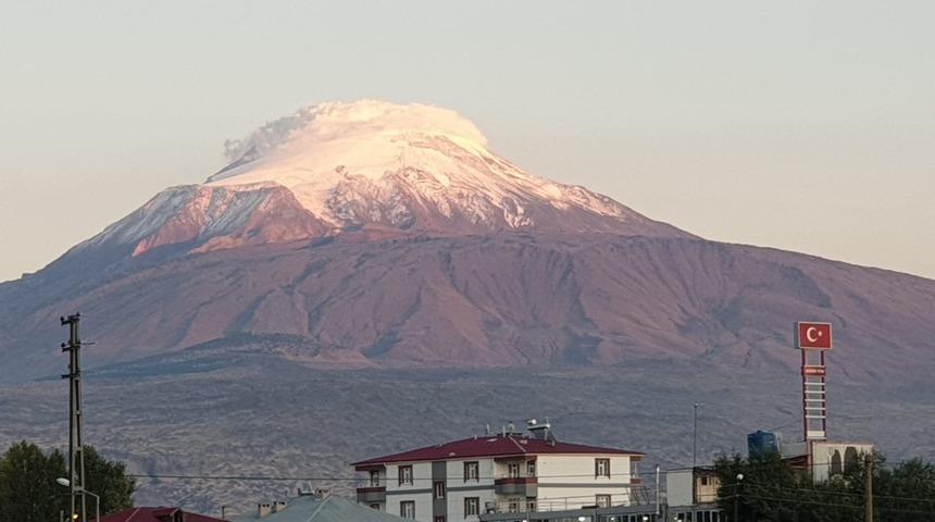 İranlı dağcılar Ağrı'ya tırmanıyor