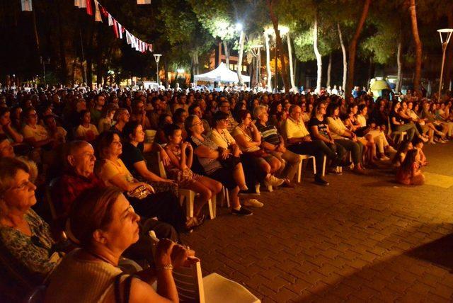 Levent Üzümcü Torbalı’da seyircisinin karşısına çıktı