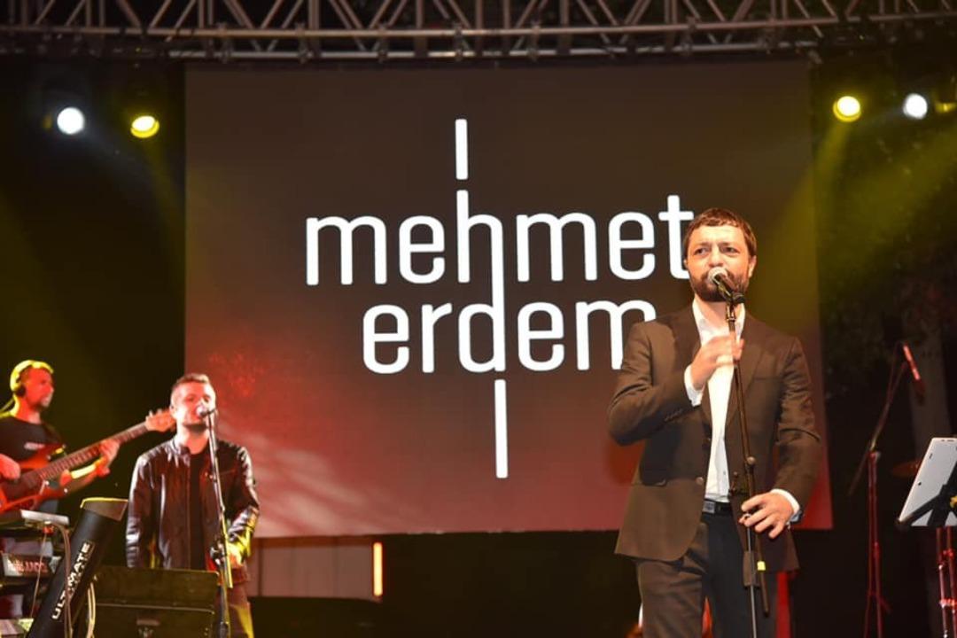 Dursunbey&rsquo;de Mehmet Erdem ve Aydilge izdihamı