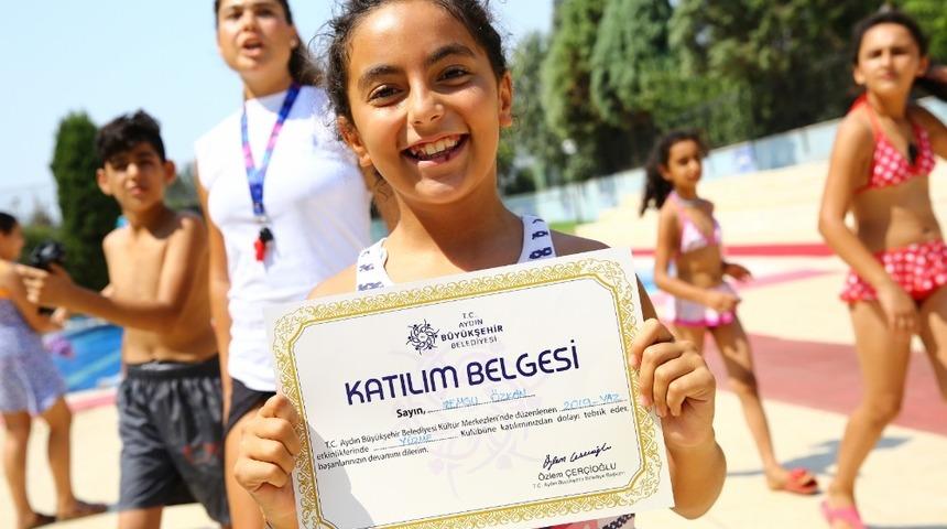 Aydın’da 3 bin çocuk yüzme öğrendi