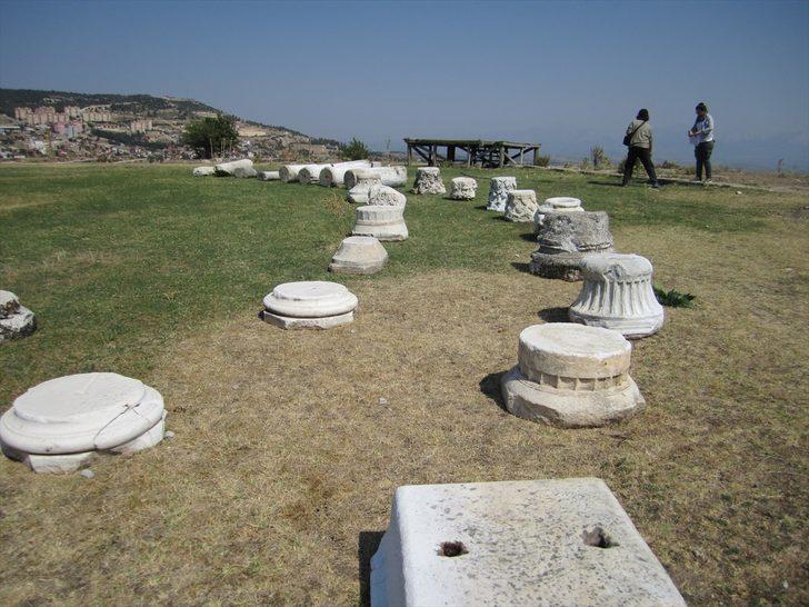 Antik kentten götürüp duvar yapmışlar! G1