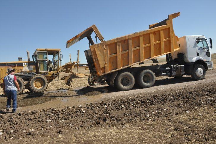 Bulanık’ta  stabilize yol yapım çalışmaları devam ediyor G2